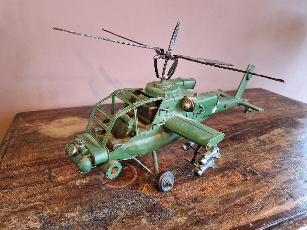 Vintage handgemaakte Apache- Gevechtshelikopter, Antiek en Kunst, Curiosa en Brocante, Ophalen of Verzenden