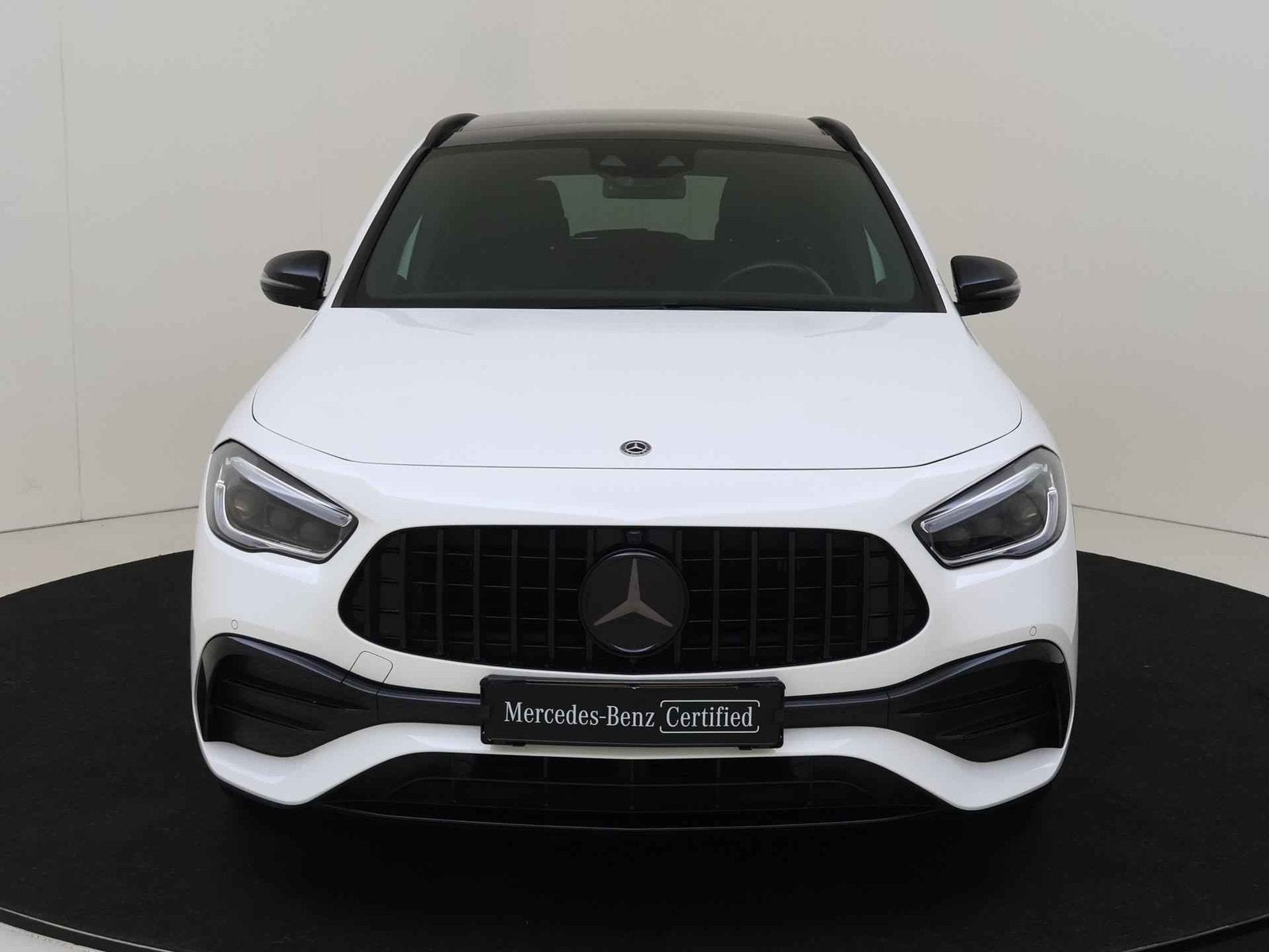 Mercedes GLA 200 AMG Pano, Trekhaak BOMVOL 2 JAAR GARANTIE, Auto's, 1800 kg, 4 cilinders, 75 €/maand, Particulier