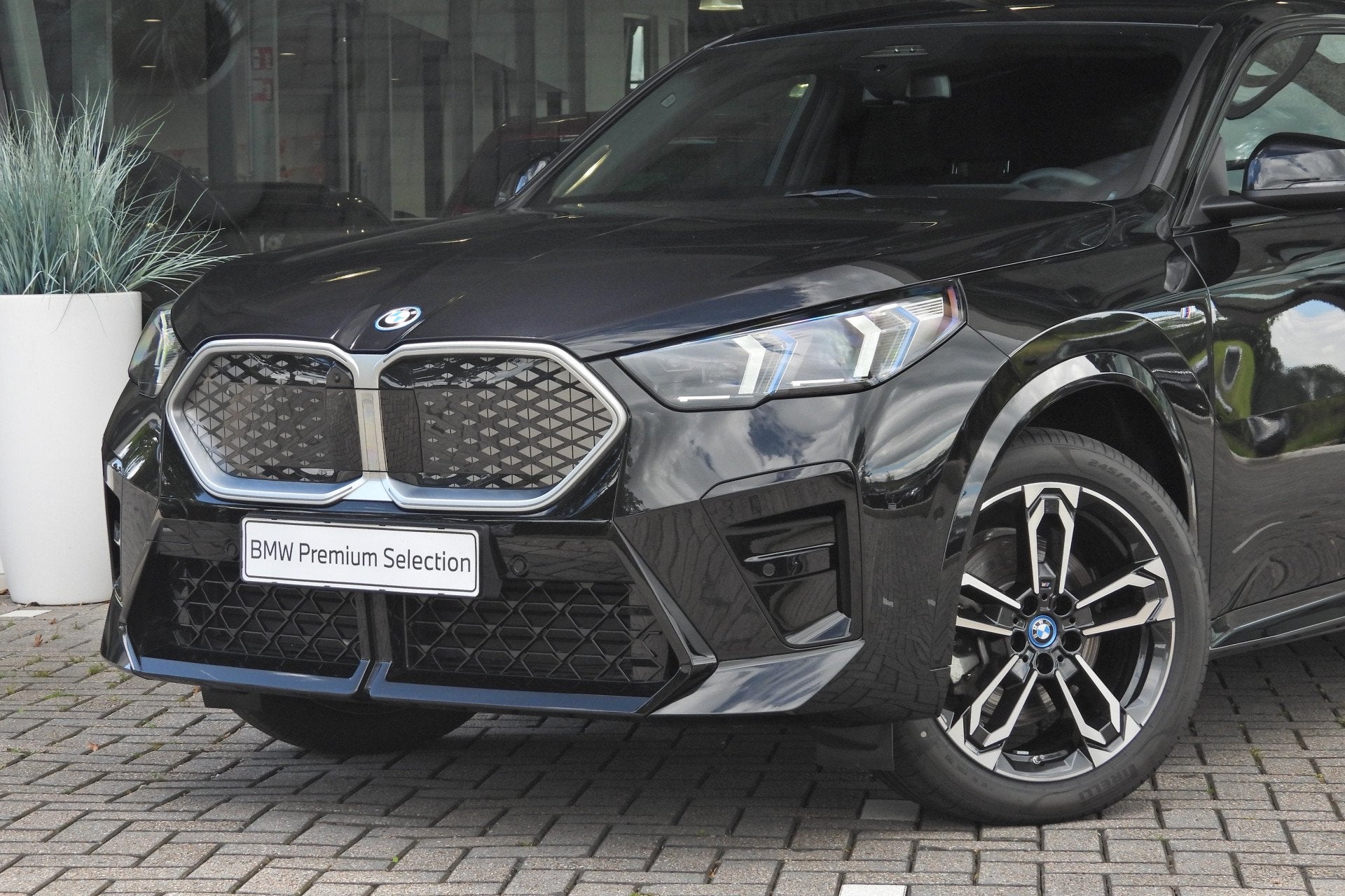 BMW iX2 xDrive30 M Sport / Comfort Access / Sportstoelen / S, Auto's, BMW, Dealer onderhouden, Zwart, Met garantie (alle), 24 min