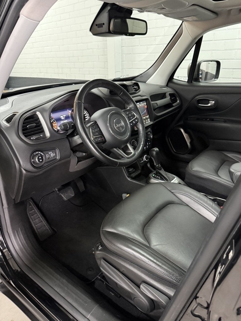 Jeep Renegade 1.3T Freedom/Leer/Pano/Afn. Trekhaak/Camera/En, Dealer onderhouden, Gebruikt, 4 cilinders, Met garantie (alle)