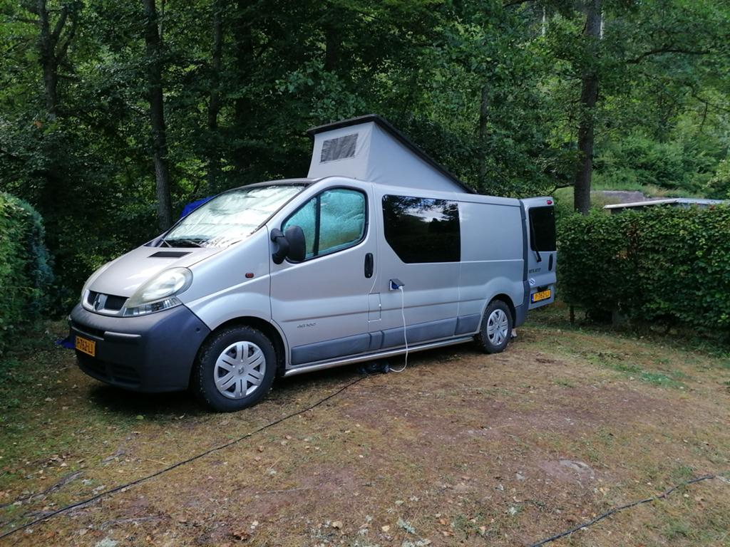 Renault Trafic Camperbus – APK tot juli 2027 - bieden graag, Auto's, Luifel, 2000 kg, 100 pk, Diesel