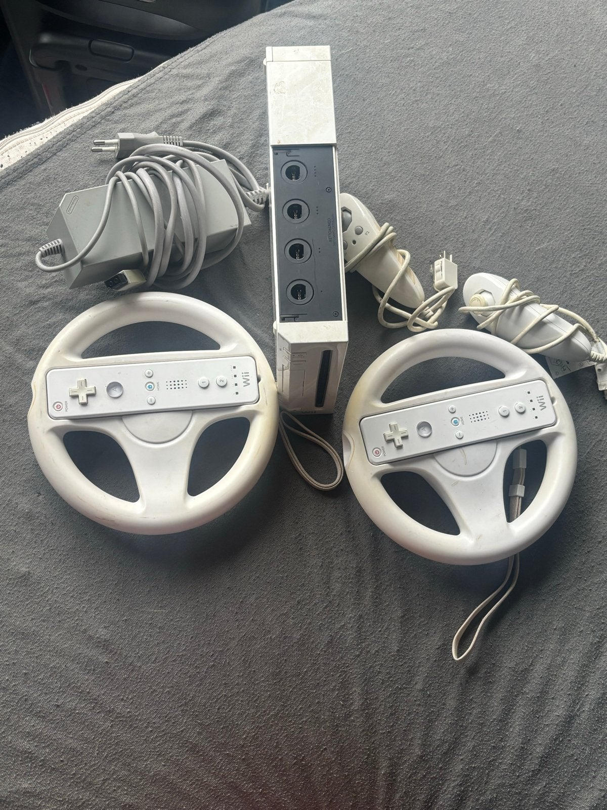 Nintendo Wii Console met 2 controllers en sturen, Ophalen of Verzenden, Gebruikt, Met 2 controllers, Met stuurtje
