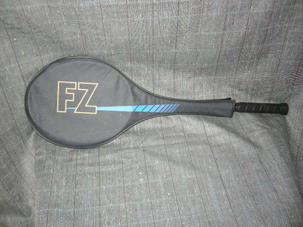Squash racket, Sport en Fitness, Squash, Ophalen of Verzenden, Zo goed als nieuw, Racket, Met hoes