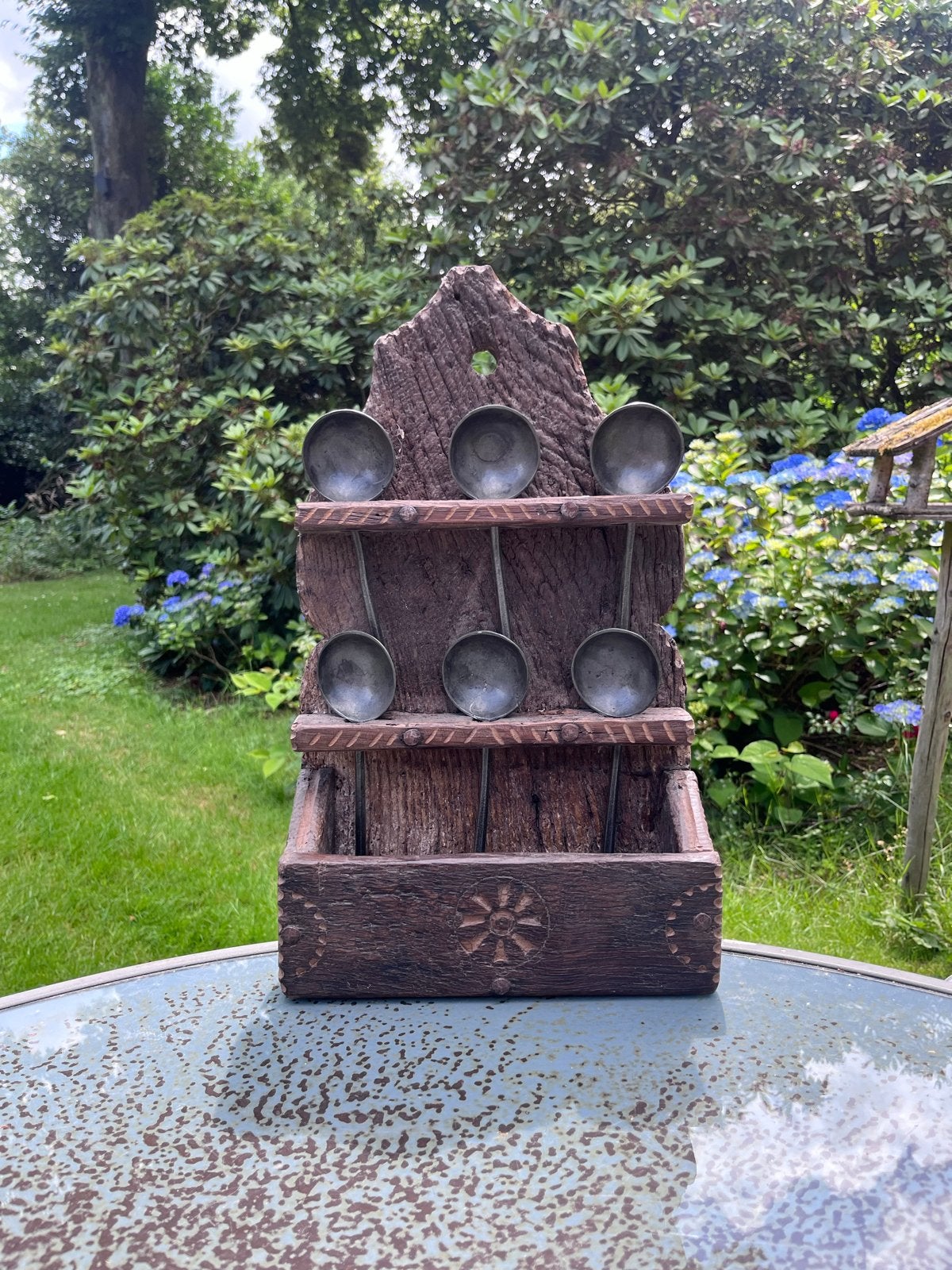 Vintage tinnen lepels met houten rek, Ophalen