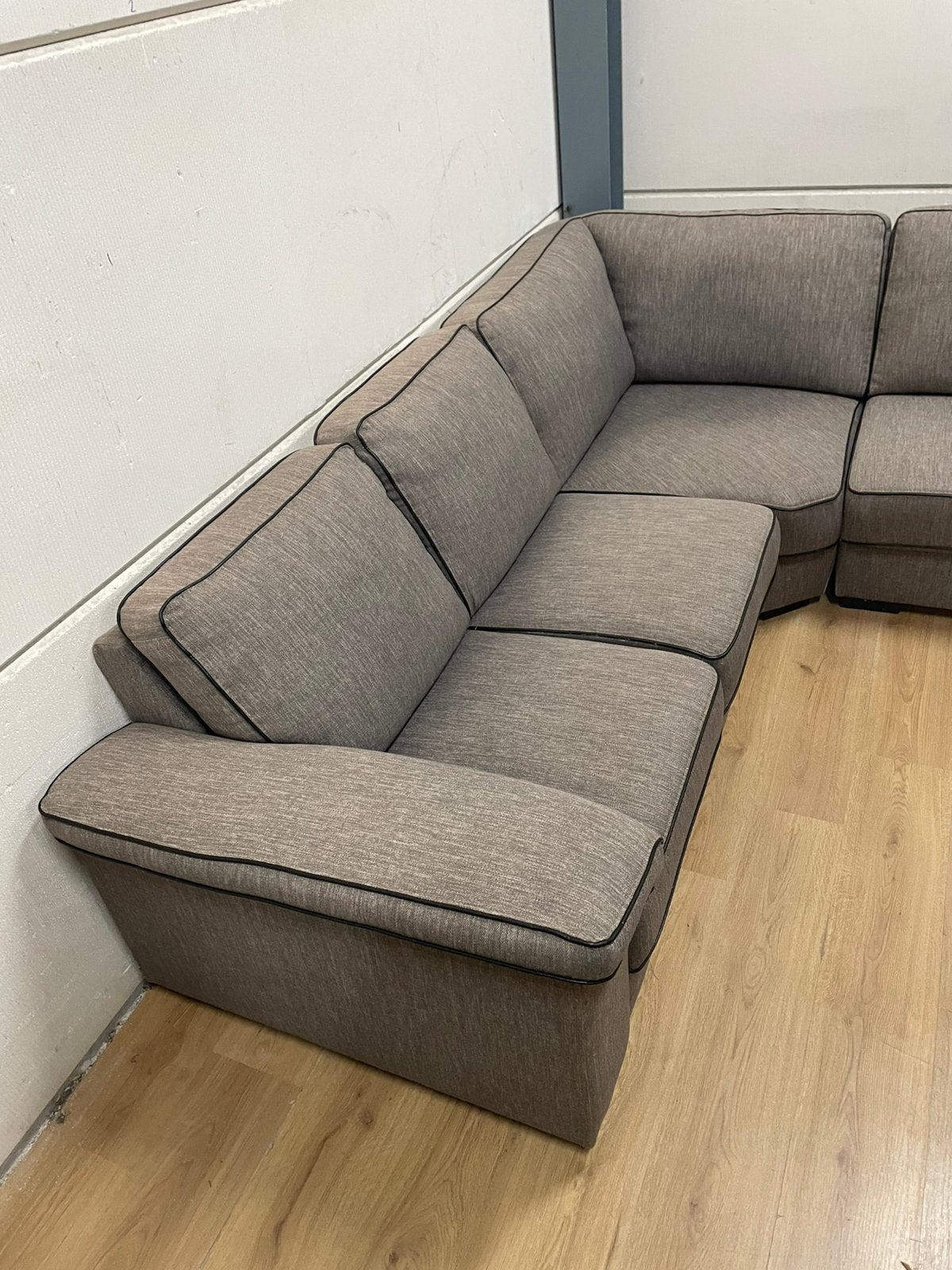 Mooie luxe taupe grijze hoekbank - GEREINIGD!!!, Ophalen, 250 tot 300 cm, Luxe, Hoekbank