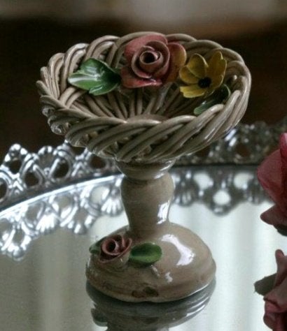 Vintage Capodimonte Italiaanse porseleinen mand met bloemmot, Ophalen of Verzenden, Gebruikt, Steen/keramiek, Vintage