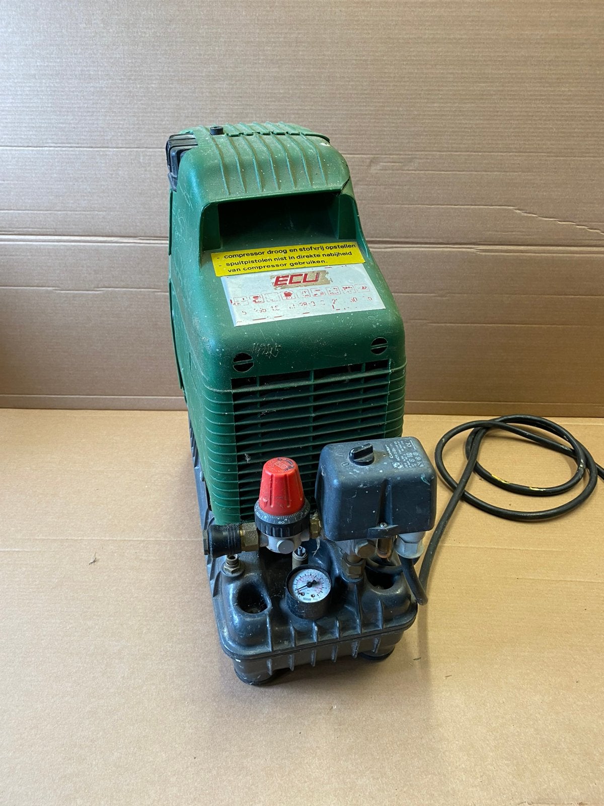 Fiac compressor 25,- / zie omschrijving, Doe-het-zelf en Verbouw, Minder dan 25 liter, Ophalen of Verzenden, Gebruikt, Minder dan 200 liter/min