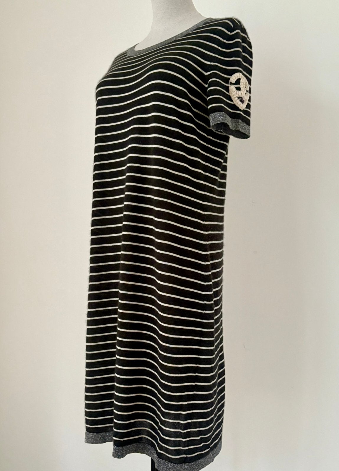 Chanel jurk maat 38/40 (FR 42) jersey polo logo NP €1.600, Kleding | Dames, Maat 38/40 (M), Meerkleurig, Nieuw, Ophalen of Verzenden