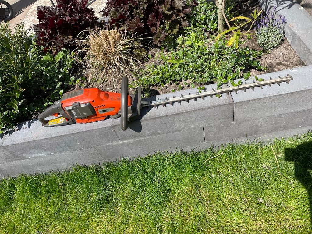 Husqvarna 536LiHD70X heggenschaar op accu, Ophalen, Gebruikt, Accu