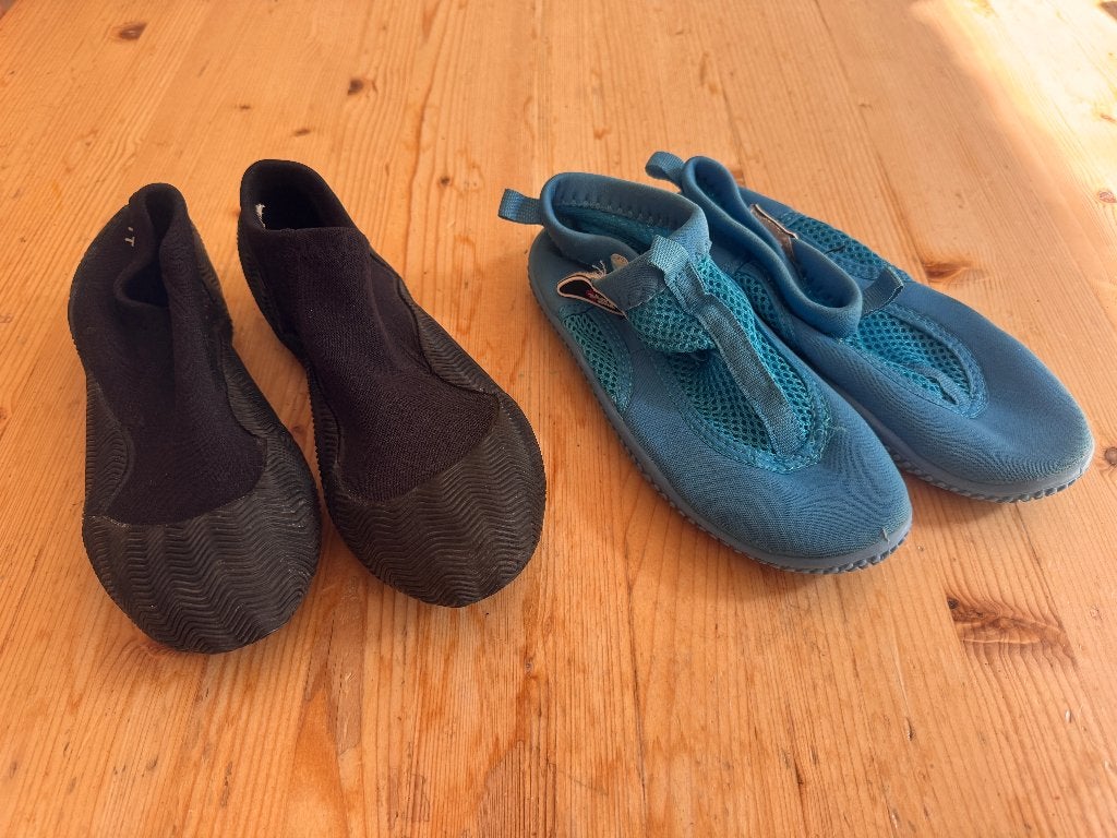 Waterschoenen | 2 paar | maat 32/33 en 32, Watersport en Boten, Watersportkleding, Gebruikt, Kind, Overige typen, Ophalen of Verzenden