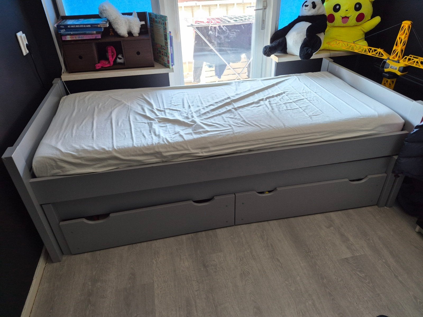 Grijs kinderbed met lades en uitschuifbaar logeerbed, Kinderen en Baby's, Kinderkamer | Bedden, Ophalen, Matras, 180 cm of meer