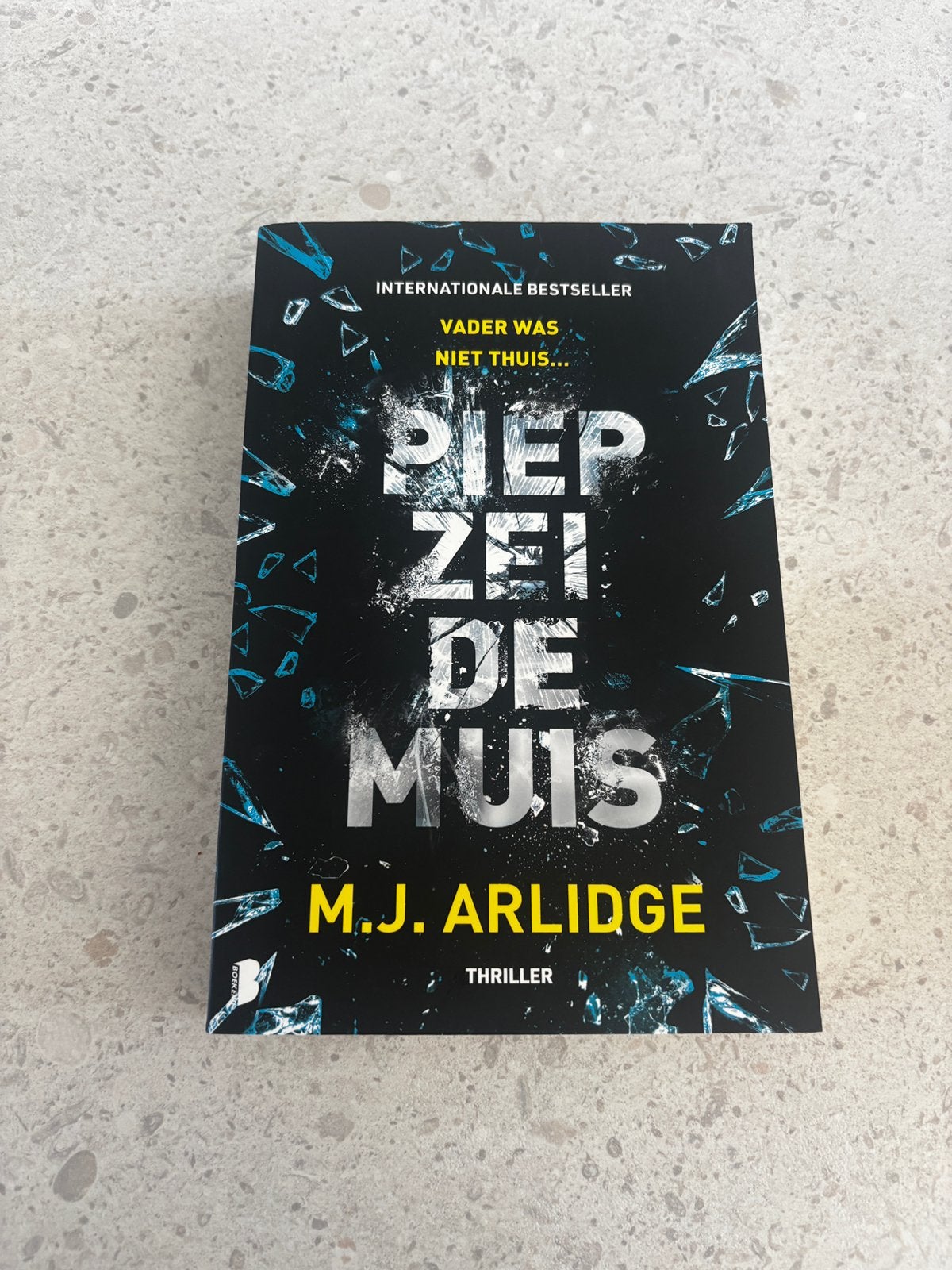 Piep zei de muis - M.J.Arlidge, Boeken, Ophalen of Verzenden, Zo goed als nieuw