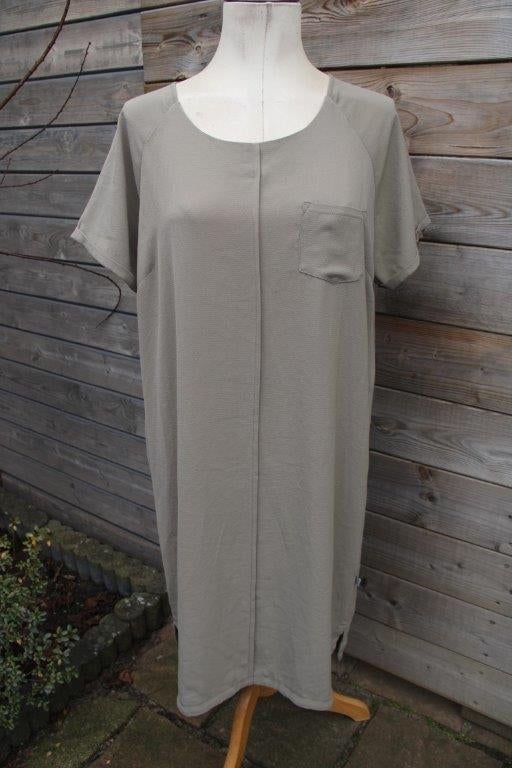 Jurk kaki Zusss mt L/XL Vaste prijs, Kleding | Dames, Jurken, Maat 42/44 (L), Ophalen of Verzenden, Zo goed als nieuw, Knielengte