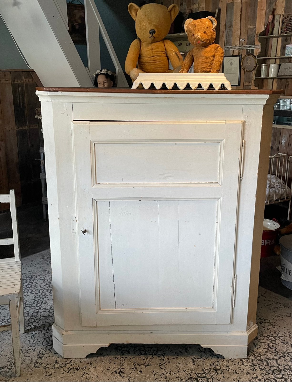 Brocante oude Franse hoekkast / kast oude verf, Ophalen
