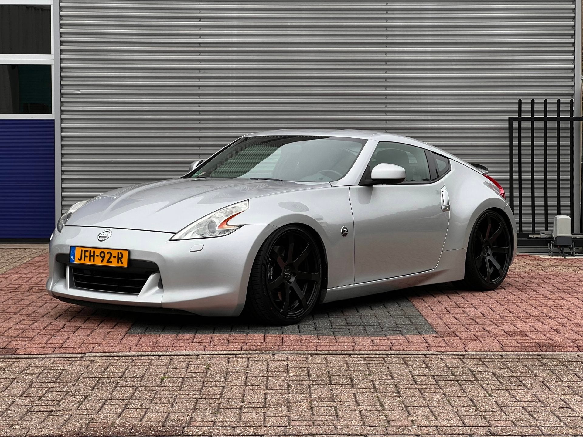 Nissan 370Z 3.7 V6 328PK/BOSE/HANDBAK/20INCH/NAVI/CAMERA, Auto's, Achterwielaandrijving, Gebruikt, Zwart, 10 km/l