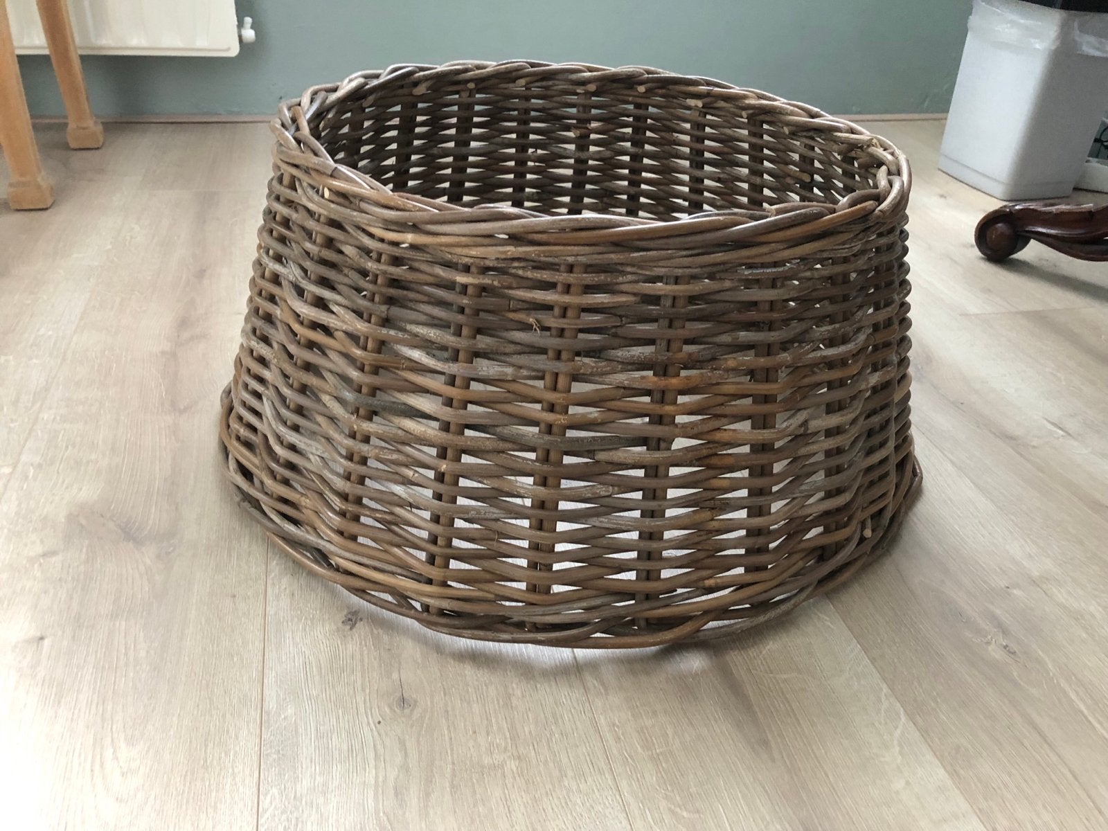 Ronde rieten mand voor onder kerstboom - Bruin, Gebruikt, Ophalen of Verzenden, Landelijk, Natuurlijk materiaal