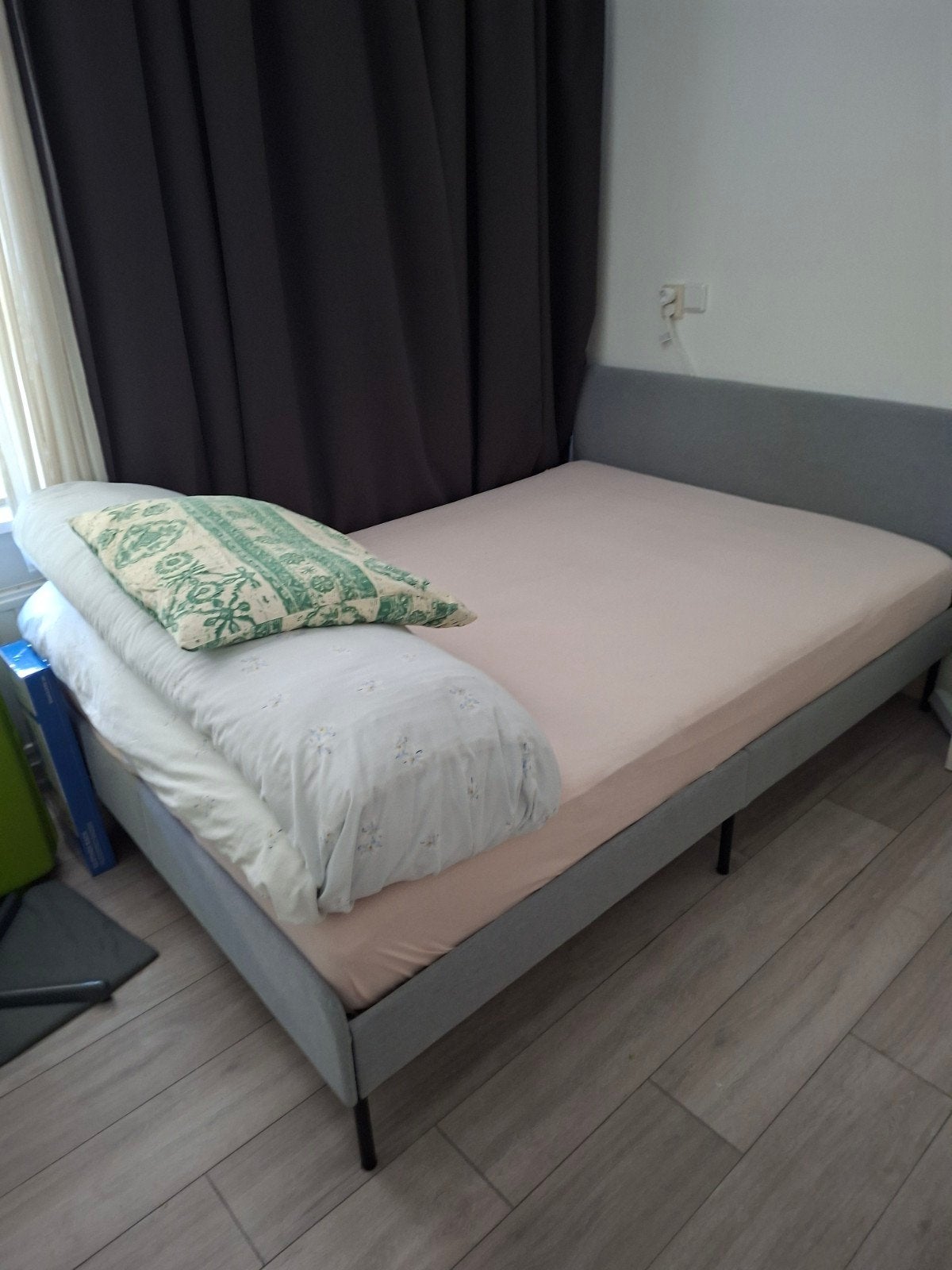 Comfortabel tweepersoonsbed met stoffen bekleding, Ophalen, Gebruikt, Tweepersoons, 140 cm