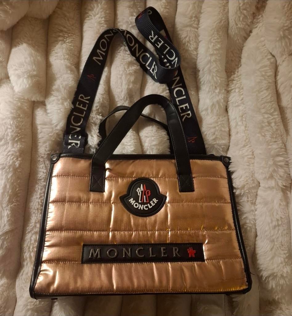 Moncler Nieuwe Hand/Crossbody Tas - Stijlvol & Veelzijdig, Ophalen of Verzenden, Nieuw, Overige kleuren, Handtas