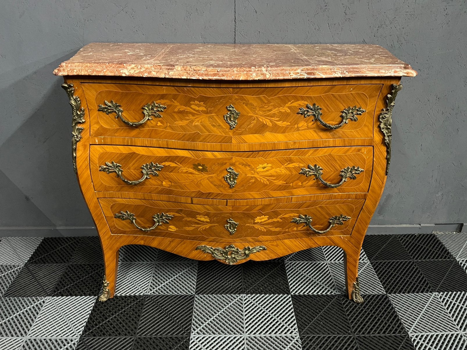 Sierlijke Louis XV-stijl commode met marmeren blad brocante, Ophalen