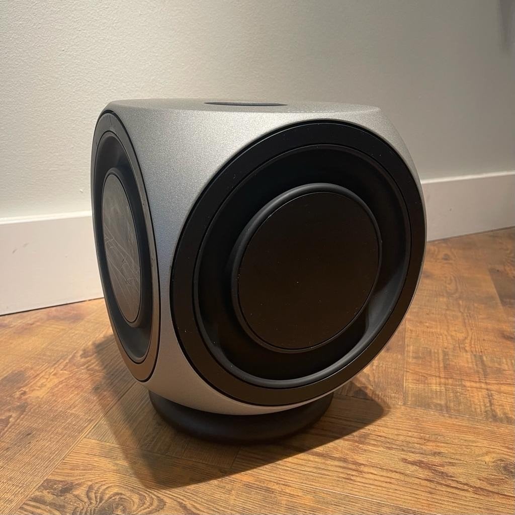 Bang & Olufsen Beolab 2 Subwoofer Silver/Black, 150 watt of meer, Bang & Olufsen, Subwoofer, Stofbestendig