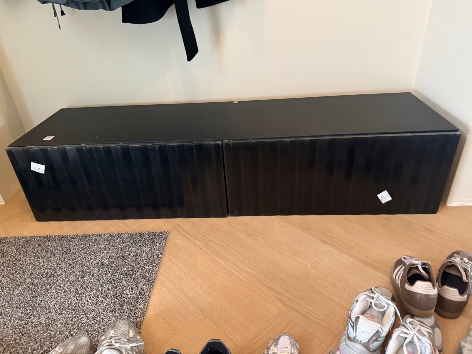 Meubella TV-wandmeubel -  Angelina, Ophalen, 150 tot 200 cm, Zo goed als nieuw, Met deur(en)