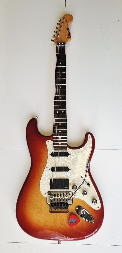 Charvel STX Custom sunburst 1992, Muziek en Instrumenten, Ophalen of Verzenden, Zo goed als nieuw, Solid body, Overige merken