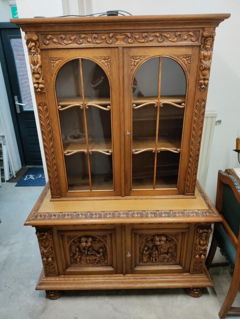 Eiken houten buffetkast in renaissance stijl, Ophalen