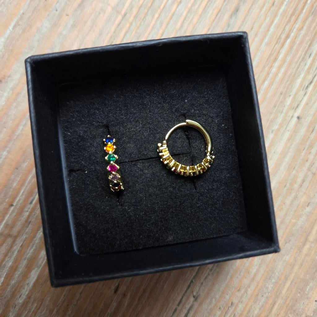Anna + Nina oorbellen met gekleurde steentjes, Sieraden, Tassen en Uiterlijk, Overige materialen, Hangers, Overige kleuren, Ophalen of Verzenden