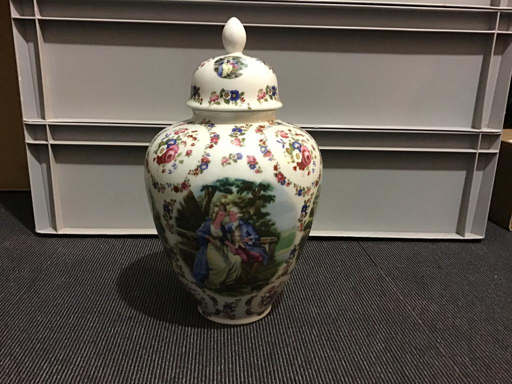 Antieke  dekselvaas Royal Schwabap, Ophalen of Verzenden