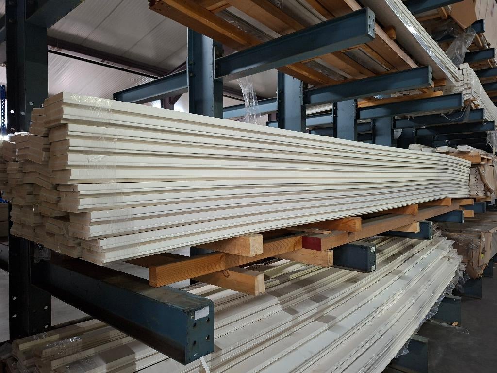Mdf plinten 18 mm 14 cm hoog gegrond, Ophalen, Nieuw, Mdf, 200 tot 250 cm