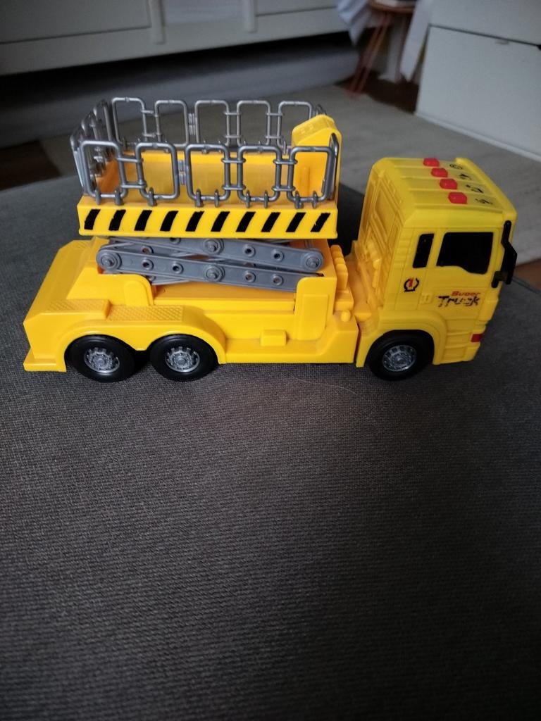 Speelgoed Vrachtwagen met Hefplatform - Zo Goed Als Nieuw, Ophalen, Zo goed als nieuw, Jongen of Meisje