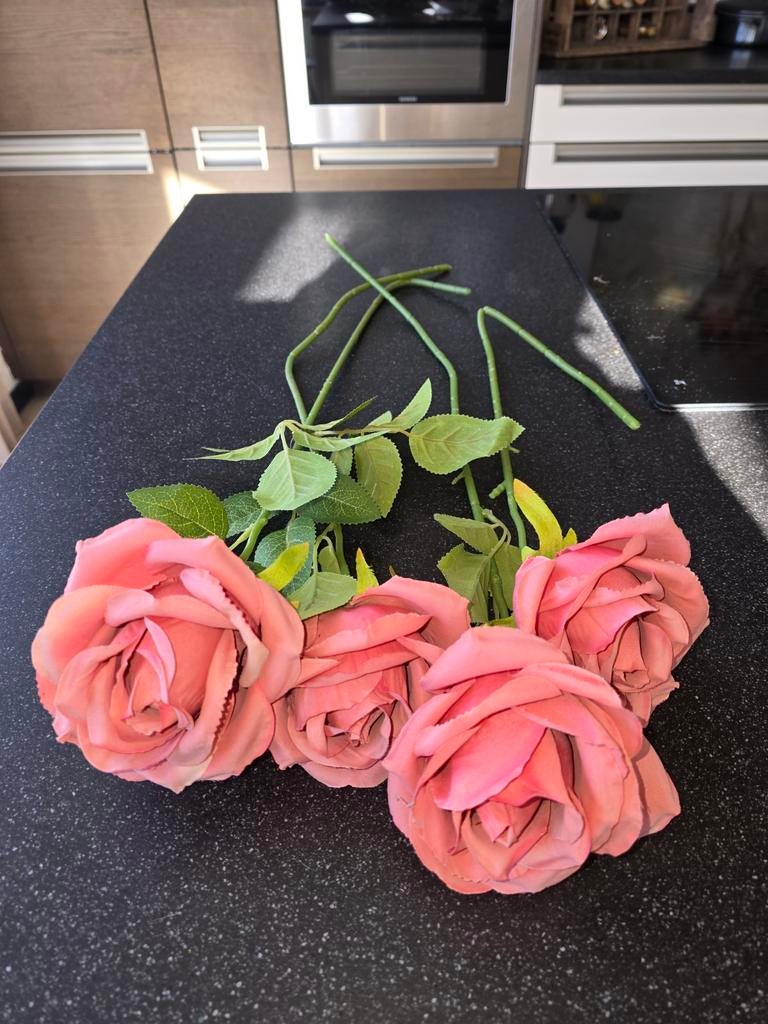 4 super mooie rozen, Ophalen of Verzenden, Zo goed als nieuw