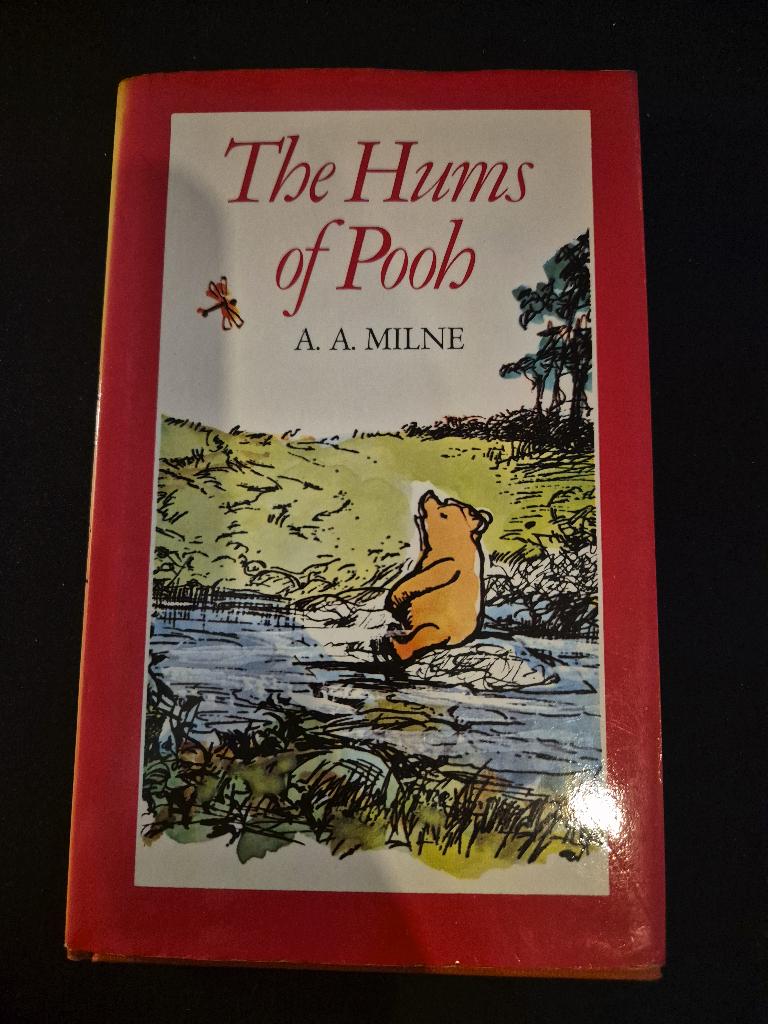 The Hums of Pooh – A. A. Milne Hardcover (1972), Ophalen of Verzenden, Zo goed als nieuw, A. A. Milne