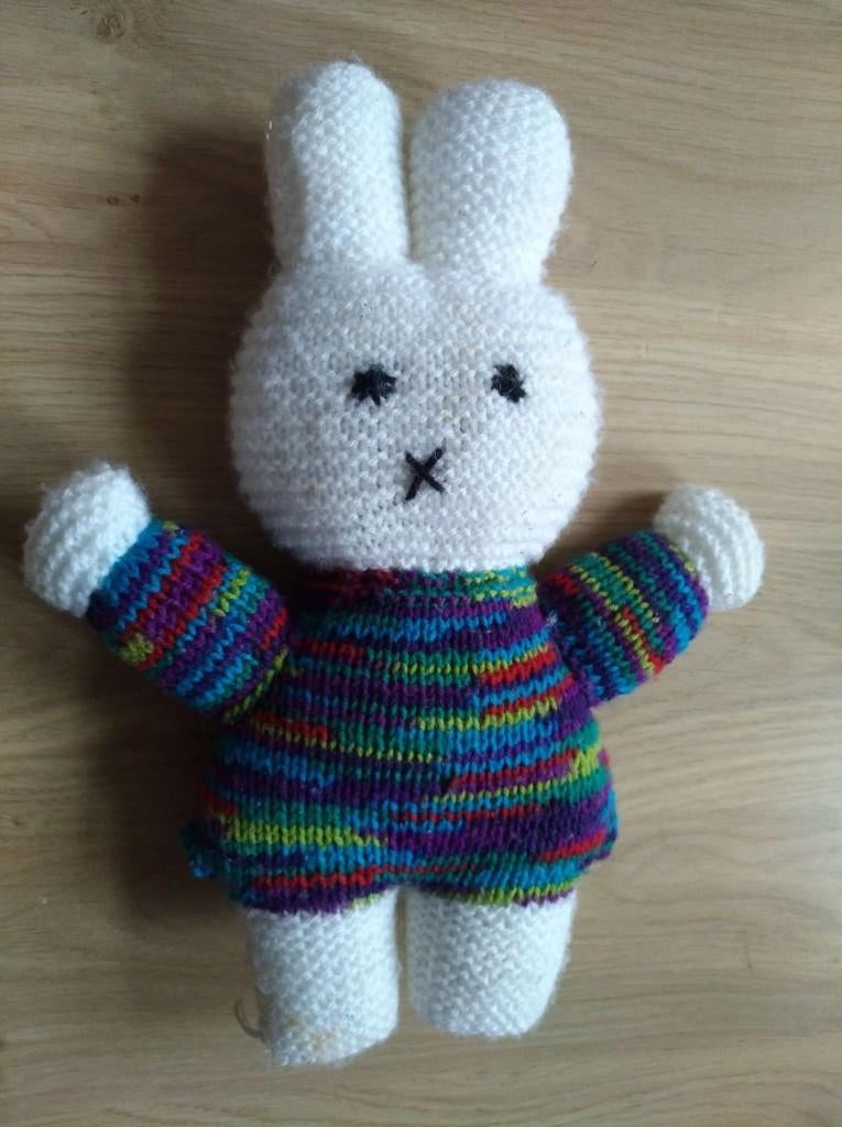 Leuke grote knuffel Nijntje in WOL | ~33 cm ( Zelf gebreid ), Kinderen en Baby's, Speelgoed | Knuffels en Pluche, Gebruikt, Konijn