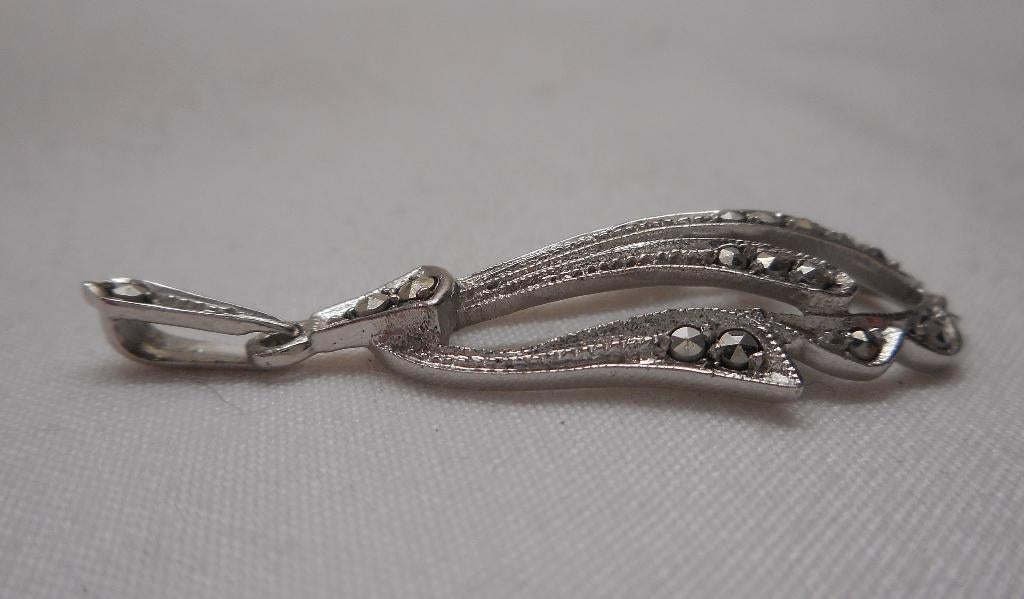 Zilveren vintage hanger met markasiet nr.299, Verzenden, Zo goed als nieuw, Zilver, Zilver