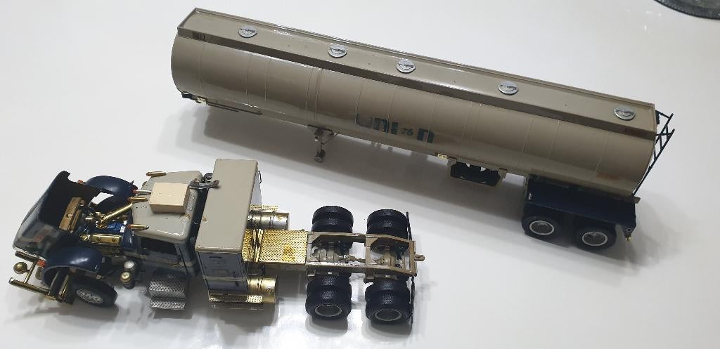 Peterbilt 2015 truck /trailer mist onderdelen revell  1:24, Hobby en Vrije tijd, Modelauto's | 1:24, Ophalen, Gebruikt, Bus of Vrachtwagen