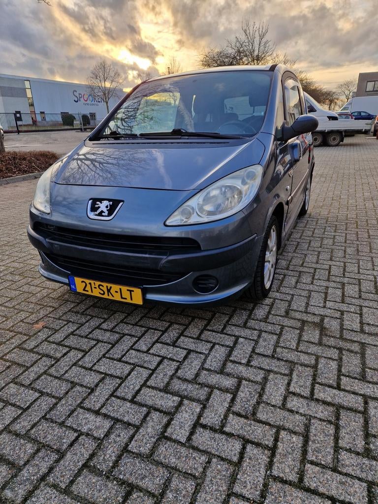 Peugeot 1007 1.4 2006 Grijs APK 21-2-27, Auto's, Peugeot, Voorwielaandrijving, 15 km/l, 1360 cc, 4 cilinders