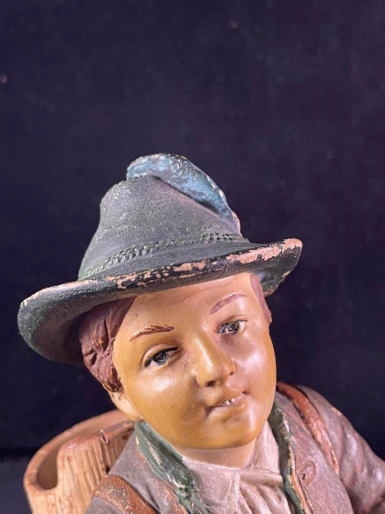 Antiek beeldje van terracotta uit Oostenrijk., Antiek en Kunst, Kunst | Beelden en Houtsnijwerken, Ophalen of Verzenden