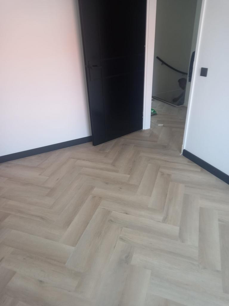 Laminaat pvc visgraat legger