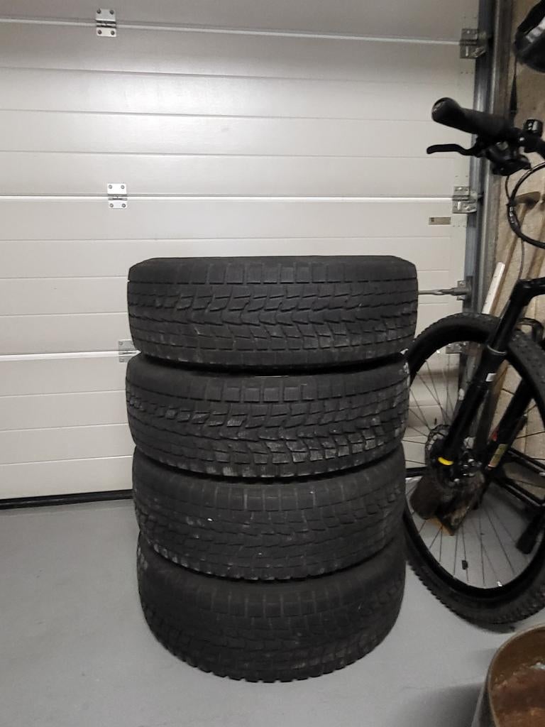 Winterbandenset. 215/65R16. Velgen nog als nieuw!, Auto-onderdelen, Banden en Velgen, Ophalen, 17 inch, Winterbanden, Gebruikt