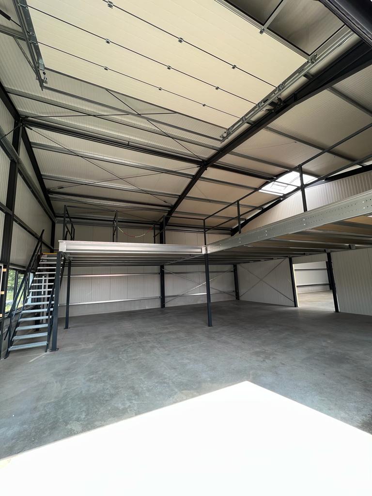Nieuwe Entresolvloer: 10.000 x 8.000 80m2 3 meter hoog