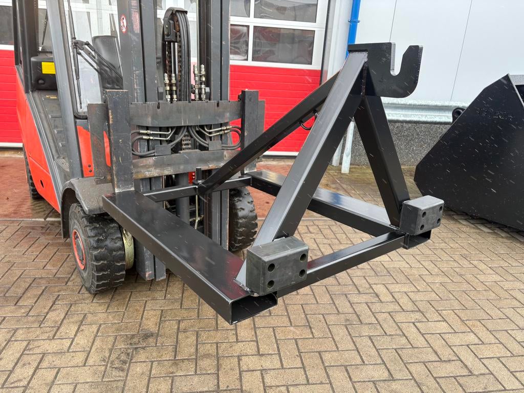 AKTIE !!!!Werktuigendrager / heftruckbok / oppikbok, Ophalen
