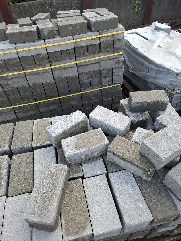 Betonstraatstenen BKK ca. 1400 stuks en ca. 800 stuks wit, Tuin en Terras, Ophalen, Klinkers, Nieuw, 10 m² of meer