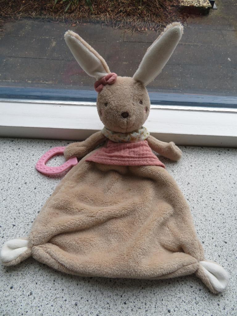 Knuffeldoek konijn merk Topomini met roze bijtstuk, Kinderen en Baby's, Ophalen of Verzenden, Zo goed als nieuw, Konijn