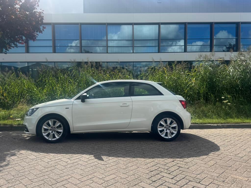 Audi A1 1.2 Tfsi 63KW 2012 Wit, Auto's, Voorwielaandrijving, 4 cilinders, 4 stoelen, Wit