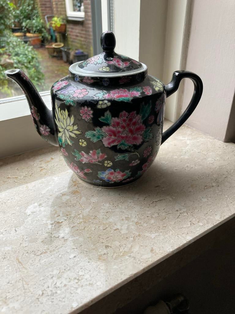 China | Famille Noire Millefleurs | theepot | Vintage, Ophalen of Verzenden