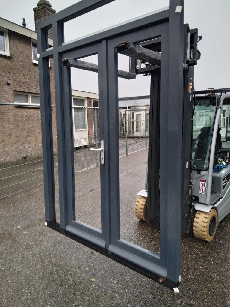2 sets kozijn met tuindeuren