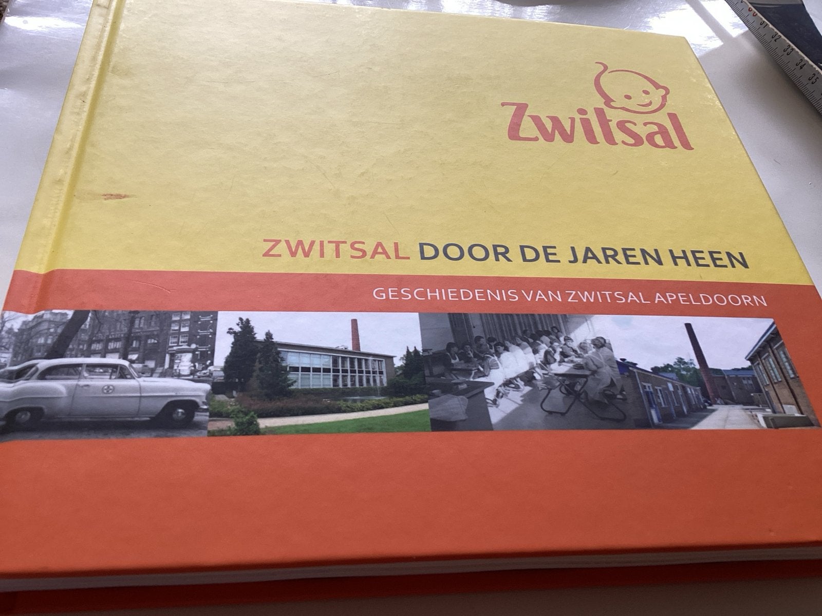 Zwitsal Door De Jaren Heen - Geschiedenis Zwitsal Apeldoorn, Boeken, Ophalen of Verzenden, 20e eeuw of later, Zo goed als nieuw