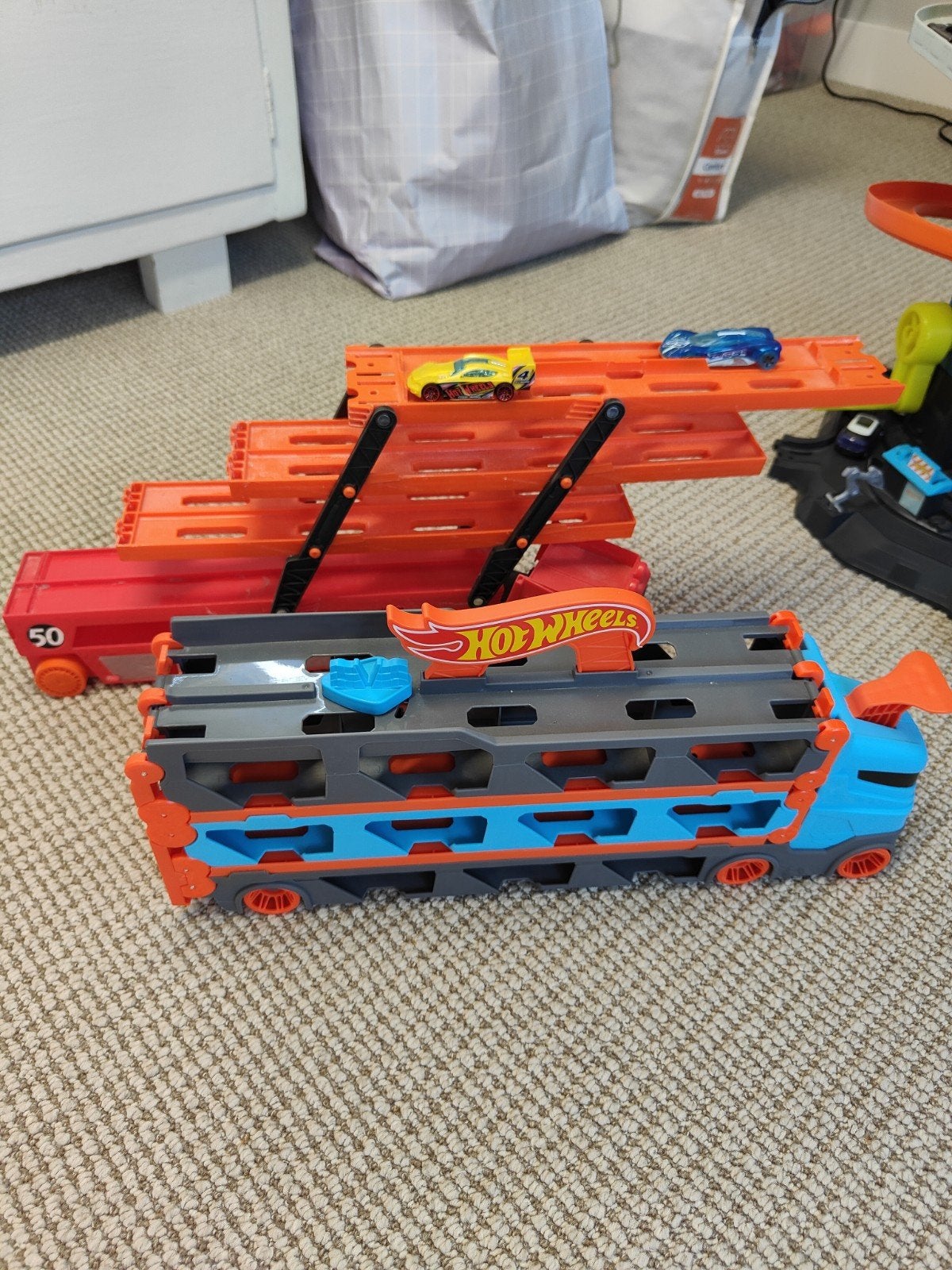 Hot Wheels Mega Transporter en racebaan, Ophalen, Gebruikt