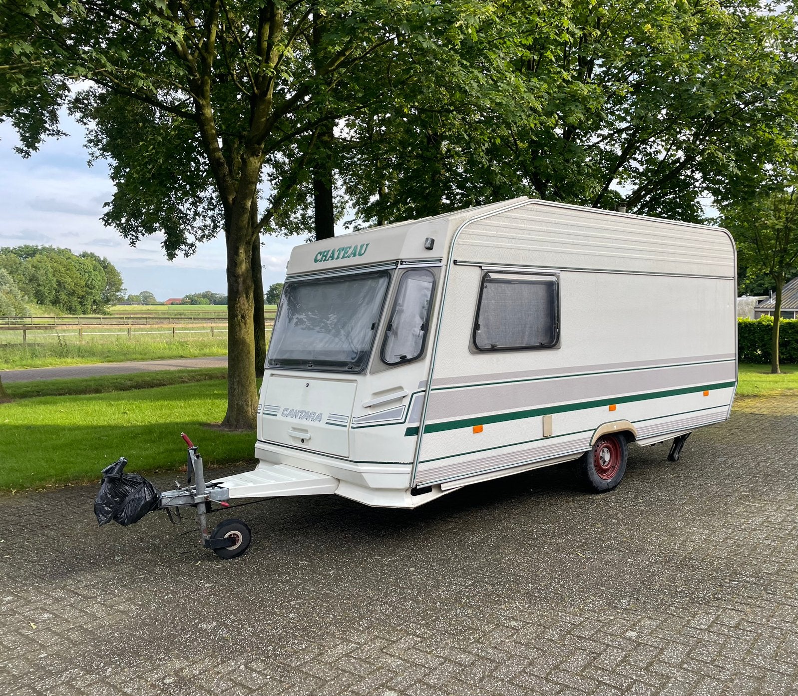 Chateau 430 (festival) caravan, Caravans en Kamperen, Ophalen, Gebruikt